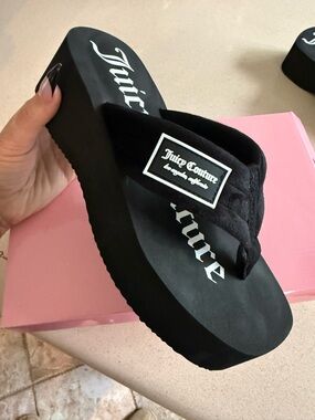 Juicy Couture Black Platform Thong Sandals with Logo Patch
